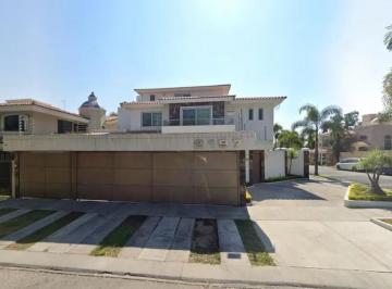 Casa de 5 habitaciones, Zapopan · Hermosa Casa en Venta Ubicada en Bugambilia, Zapopan