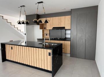 En excelente ubicación!! dentro de fraccionamiento, casa de 3 niveles. En planta · Casa en Venta Zibata