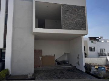 Casa en condominio · 215m² · 3 Recámaras · 2 Estacionamientos · Capital Norte, Casa Nueva, Coto Carrara. con Diseño Exclusivo..