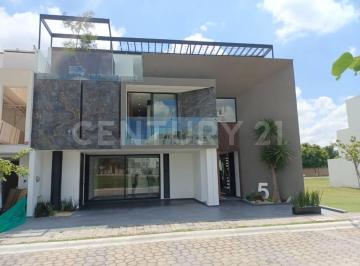 Casa · 442m² · 4 Recámaras · 2 Estacionamientos · Venta Lujosa Casa en Parque Volcanes Lomas de Angelopolis