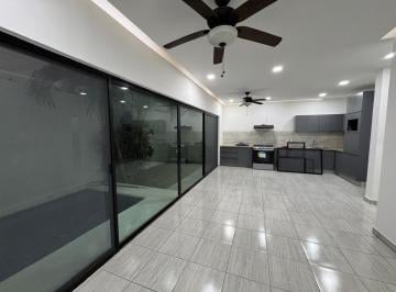 Casa · 200m² · 3 Recámaras · 2 Estacionamientos · Casa en Renta Residencial Aqua con Alberca