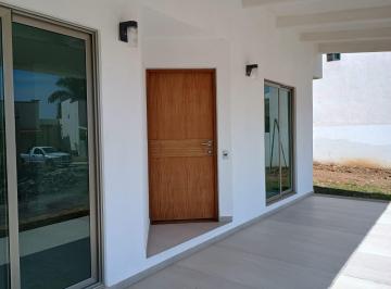 Casa de 3 habitaciones, Cuernavaca · Casa Nueva con Alberca, Palapa, Vigilancia 24/7 en Zona Norte!