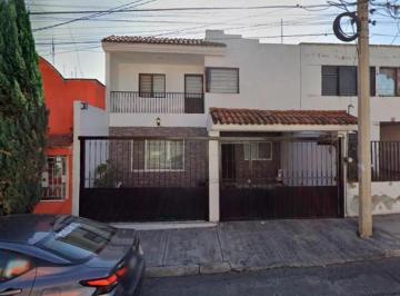 Casa de 4 habitaciones, Guadalajara · Amplia Casa en Remate Ubicada en Santa Monica, Guadalajara, Jalisco