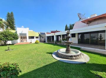 Casa de 4 habitaciones, Cuernavaca · Oportunidad Enorme Casa en Exclusivo Fraccionamiento en Vista Hermosa
