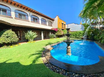 Casa de 6 habitaciones, Cuernavaca · Renta Amueblada de Estilo Impecable Estilo Rustico Mexicano