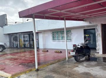 Casa · 525m² · 5 Recámaras · 6 Estacionamientos · Casa con Locales Comerciales en Venta, Av Kabah, Cancún.