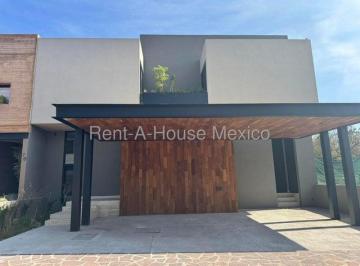 Casa de 4 habitaciones, Querétaro · Altozano - Casa con Cuarto de Servicio, Family Room, 4 Recámaras. Venta