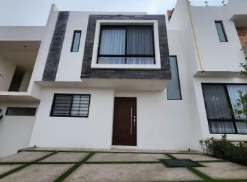 Casa · 149m² · 3 Recámaras · 2 Estacionamientos · Casa en Venta en Zibata, Queretaro, Queretaro