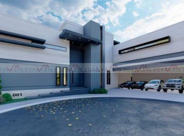 Casa · 900m² · 5 Recámaras · 4 Estacionamientos · Casa en Venta en Sierra Alta