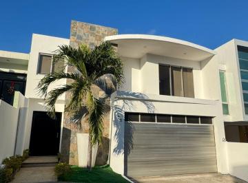 Casa de 3 habitaciones, Alvarado · Hermosa y Amplia Casa en Venta en Playas del Conchal