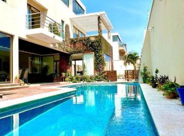 Casa · 689m² · 6 Recámaras · 6 Estacionamientos · Casa en La Riviera Veracruzana