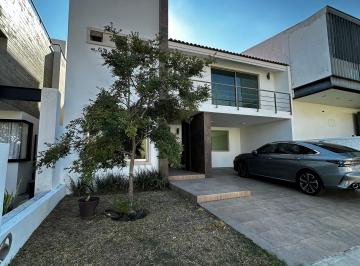 Casa en condominio de 3 habitaciones, Tlajomulco de Zúñiga · Oportunidad Casa Remodelada en Venta en Bosques de Santa Anita