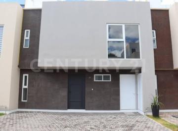 Casa · 200m² · 3 Recámaras · 3 Estacionamientos · Casa en Venta en Condominio Metepec, Estado de Mexico.
