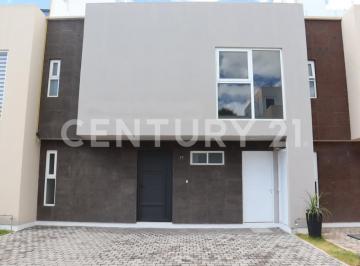 Casa · 200m² · 3 Recámaras · 3 Estacionamientos · Casa en Venta en Condominio Metepec, Estado de Mexico.