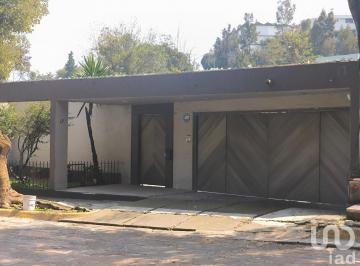 Casa · 920m² · 3 Recámaras · 4 Estacionamientos · Se Vende Casa en Lomas Hipodromo (Fuentes de Tecamachalco)