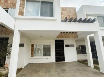 Casa de 3 habitaciones, Solidaridad · Casa en Venta de 3 Recámaras Semi Amueblada - Playa del Carmen
