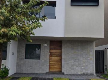 Casa · 236m² · 4 Recámaras · 3 Estacionamientos · Casa en Venta en Parques Vallarta