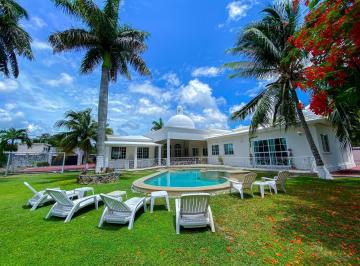 Casa · 464m² · 4 Recámaras · 15 Estacionamientos · Residencia en Venta en Colonia Doctores Cancun