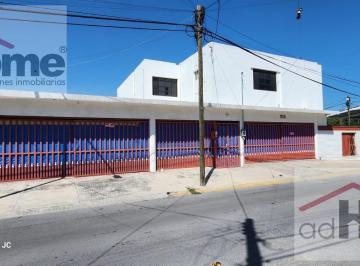 Casa · 450m² · 4 Recámaras · 5 Estacionamientos · Casa en Venta en Mitras Monterrey