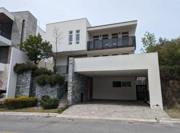 Casa · 540m² · 3 Recámaras · 2 Estacionamientos · Casa - Sierra Alta 9o Sector