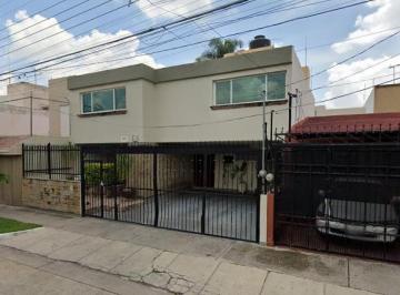 Casa de 3 habitaciones, Guadalajara · Casa en Venta en Bosques de La Victoria ¡Excelente Oportunidad de Inversiòn Recuperaciòn Hipotecari!