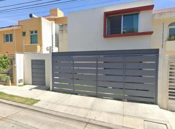 Casa de 3 habitaciones, Zapopan · ¡Aprovecha Esta Gran Oportunidad de Inversion!