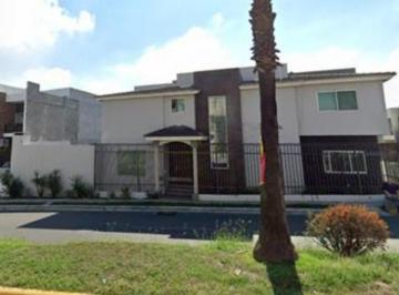 Casa de 4 habitaciones, Monterrey · Excelente Propiedad en Venta de Remate en Monterrey