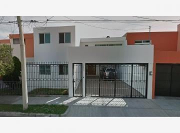 Casa de 4 habitaciones, Zapopan · ¡Aprovecha Esta Gran Oportunidad de Inversión!