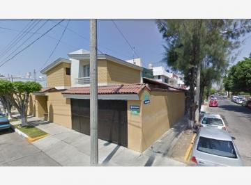 Casa de 4 habitaciones, Zapopan · ¡Aprovecha Esta Gran Oportunidad de Inversión!