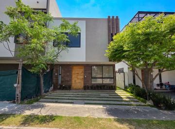 Casa de 3 habitaciones, Zapopan · Casa en Venta en Coto Encino, Bosques Vallarta | 3 Recámaras + Roof Top