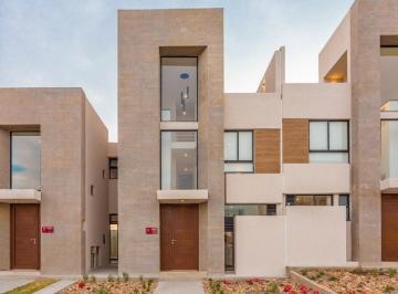 Casa · 174m² · 3 Recámaras · 2 Estacionamientos · Casa en Venta en Atia, Juriquilla, Querétaro