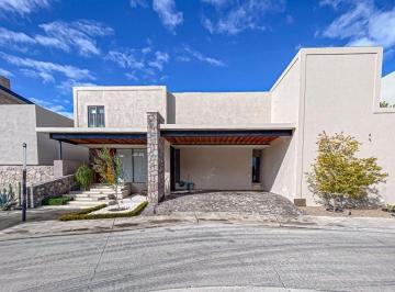 5759996afe9276d52ab26ec49fe3083a5451bdabf61839bb8173e9f959018cf8 · Casa de Lujo en San Miguel de Allende – 4 Recámaras, Jardín y Terraza
