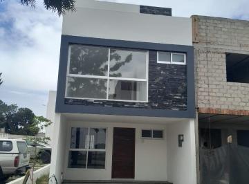 Casa de 3 habitaciones, Zapopan · Casa en Venta en Nouve Residencial