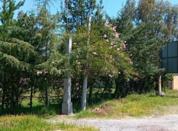 Terreno / Lote · 266m² · 2 Recámaras · 4 Estacionamientos · Terreno en Venta con Pequeña Casa en Ojo de Agua, Estado de México