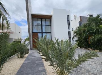 Casa · 430m² · 4 Recámaras · 2 Estacionamientos · Casa - Playa Magna