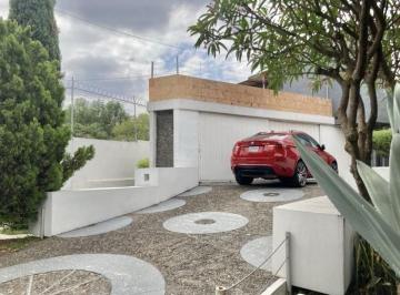 Casa · 500m² · 8 Recámaras · 2 Estacionamientos · Casa en Venta Jardines del Sol