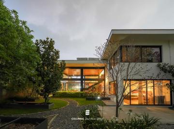 Casa · 617m² · 4 Recámaras · 12 Estacionamientos · Casa en Venta en Gavilanes, Tlajomulco