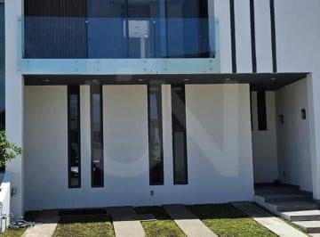 Casa de 4 habitaciones, Zapopan · Casa en Venta en Coto Avellana Valle Imperial