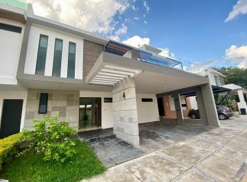 Casa · 280m² · 3 Recámaras · 2 Estacionamientos · Casa en Arbolada