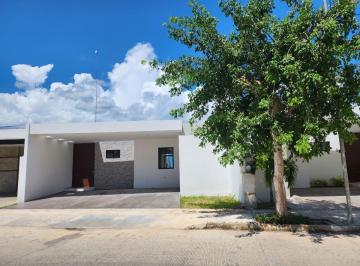 FACHADA FRONTAL · Casa de 1 Planta con Páneles Solares Cholul en Privada