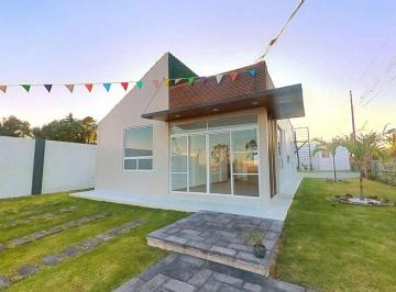 Casa · 120m² · 3 Recámaras · 4 Estacionamientos · Residencia de Campo, Esquina de 1 Planta