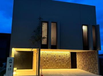 Casa · 250m² · 3 Recámaras · 2 Estacionamientos · Casa en Venta en Condominio Cofradía en La Vista Residencial, Precio de Oportunidad