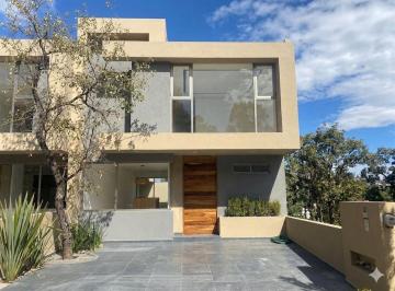 Casa de 4 habitaciones, Morelia · Casa en Venta en Privada de Alpes Altozano, Morelia, Michoacán