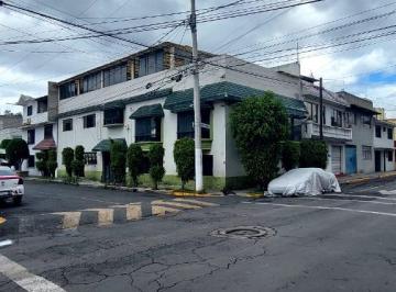 Sobre terreno de figura ligeramente irregular, se construyó una casa habitación · ¡Oferta de Venta! Casa con 2 Dptos. Contáctanos y Conócela. Precio a Tratar