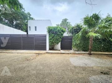 Casa · 544m² · 2 Recámaras · 3 Estacionamientos · Casa en Venta de 2 Recámaras, Estudio Tv, Piscina, Sm 307, Doctores, Cancún
