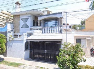 Casa de 3 habitaciones, Tonalá · Casa en Venta Colonia Loma Dorada por Remate, Excelente Oportunidad!