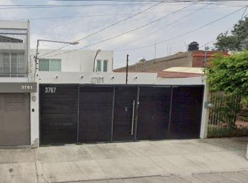 Casa de 3 habitaciones, Zapopan · Casa en Venta Colonia La Calma por Remate, Excelente Oportunidad!