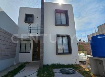 Casa · 180m² · Casa en Venta en Bosques del Real, Celaya, Cerca de Valle Residencial, San Pablo.