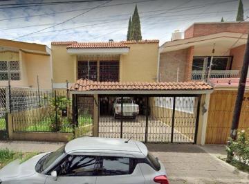 Casa de 3 habitaciones, Guadalajara · Casa en Venta Colonia Bosques de La Victoria por Remate, Gran Oportunidad!