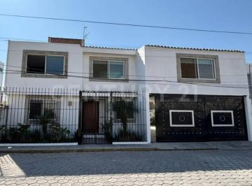 Casa · 311m² · 5 Recámaras · 6 Estacionamientos · Venta de Casa Farcc Campestre San Rafael, San Juan Xilotzingo